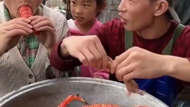 Jat Lee eating seafood