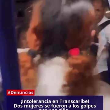 Video: Discusión por una silla acabó en pelea a golpes en bus de Transcaribe