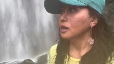 Pemandangan air terjun yang indah