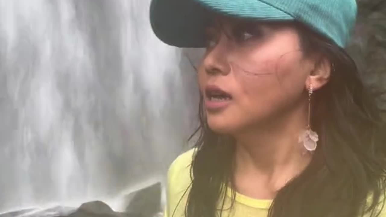 Pemandangan air terjun yang indah