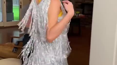 Real life transforming Cinderella dress! 👗😲￼