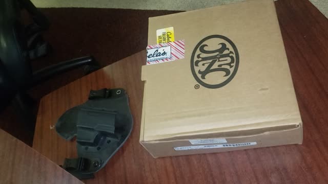 FN 509 Tactical with bayonet display and unbox