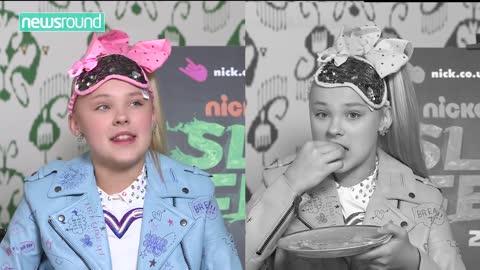 JoJo Siwa tries British food Blindfold challenge