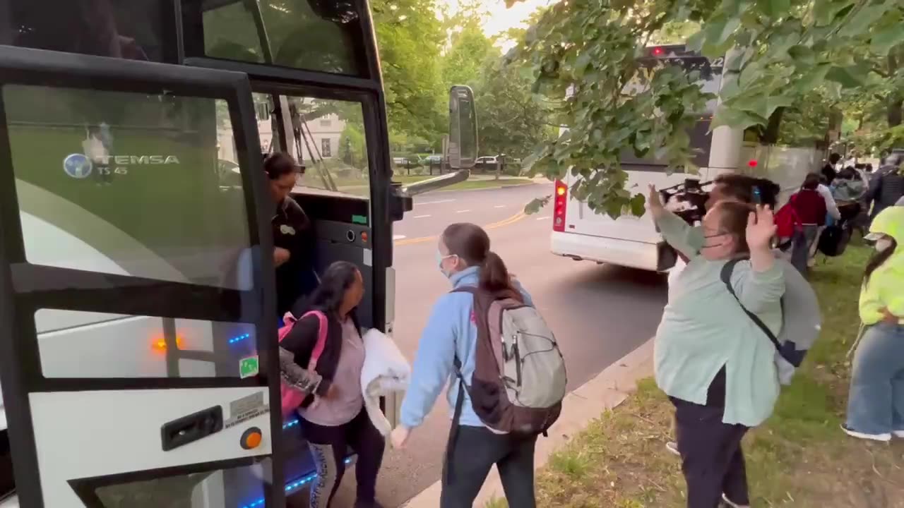 BREAKING: 30 illegal migrants dropped off on Kamala Harris’ front lawn in DC