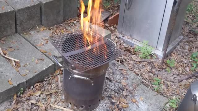 Fast hot chocolate with kelly kettle and solo stove.. under 4 min.
