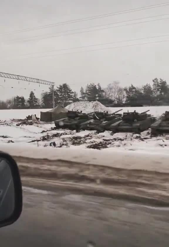 Voronezh rail head with tanks, SPGs