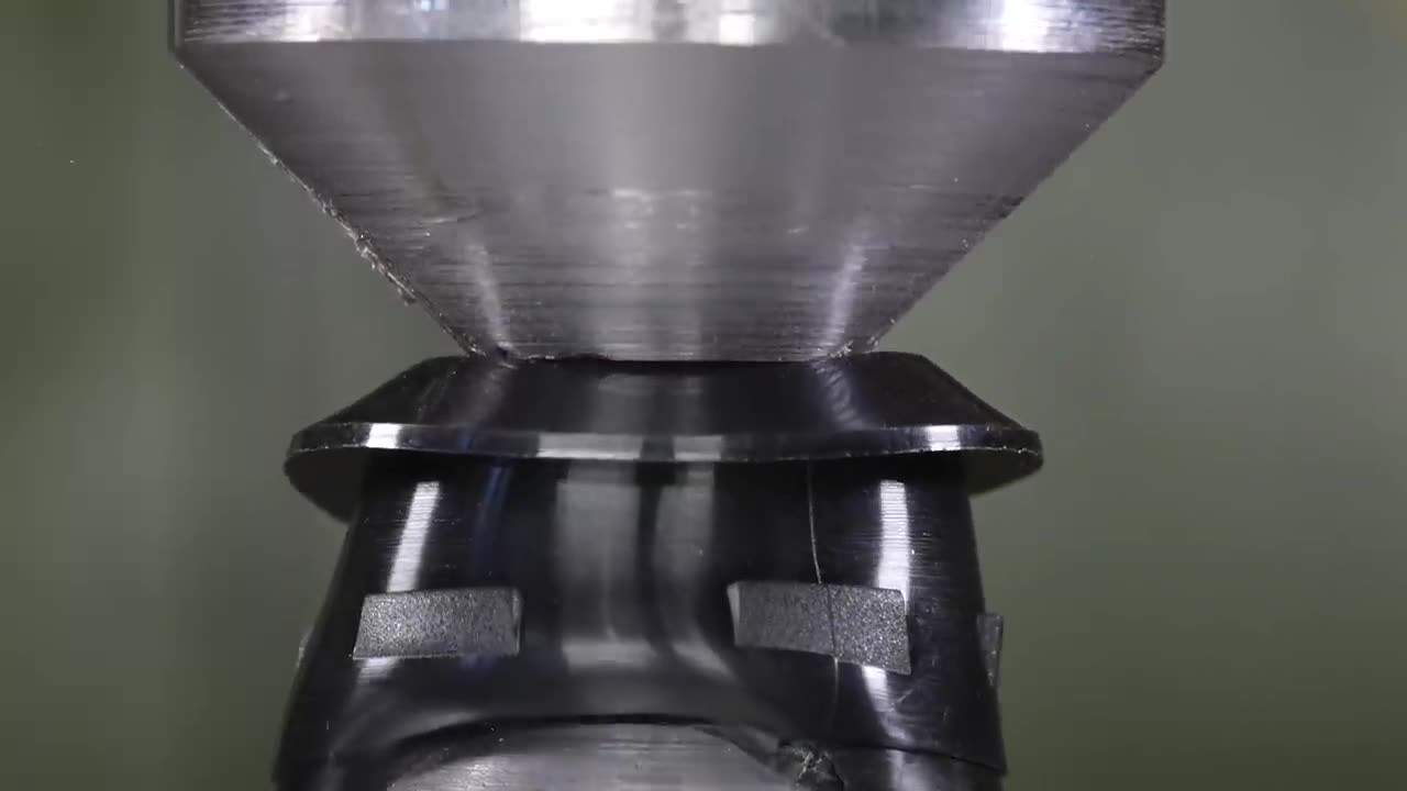 MACRO CRUSHING with 150 ton Hydraulic Press