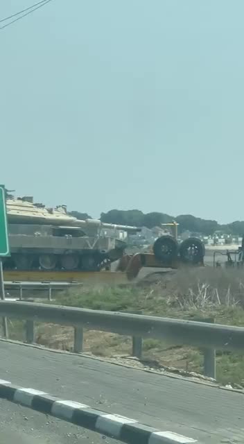 Israel sigue trasladando tanques Merkava Mk.4 a la zona de combate.