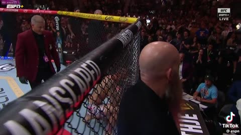 Max Holloway and Justin Gaethje finish