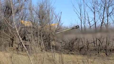 Incredible Footage from the Crew of Ukrainian M109 Paladin