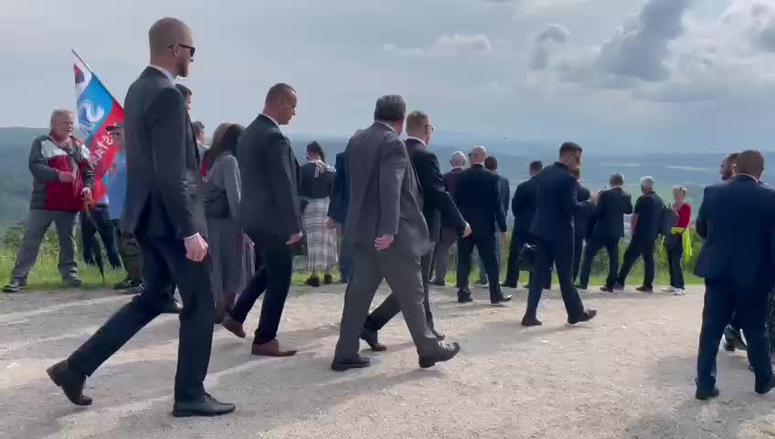 Otočme sa im chrbtom