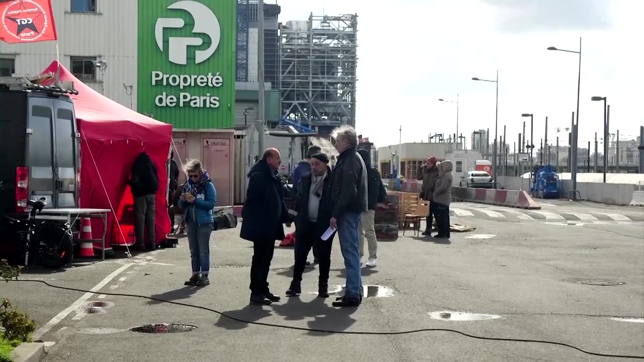 On the picket line with Paris garbage collectors