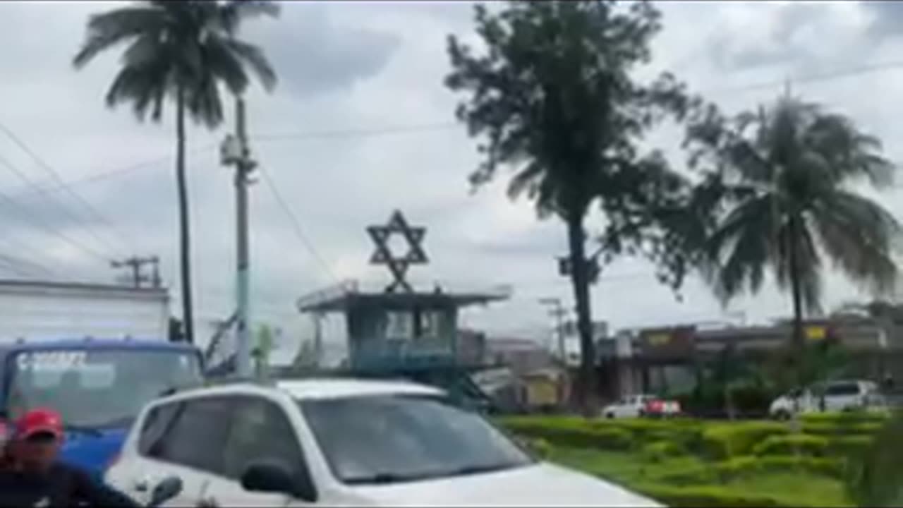 Nasty Jewish star in the center of a Guatemalan city, Why is it there?