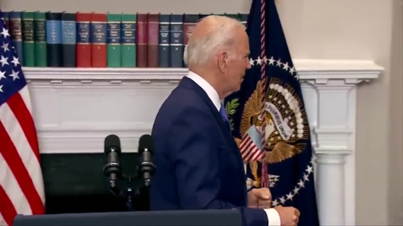 Biden Wanders Away While Ignoring Questions, Appears Lost
