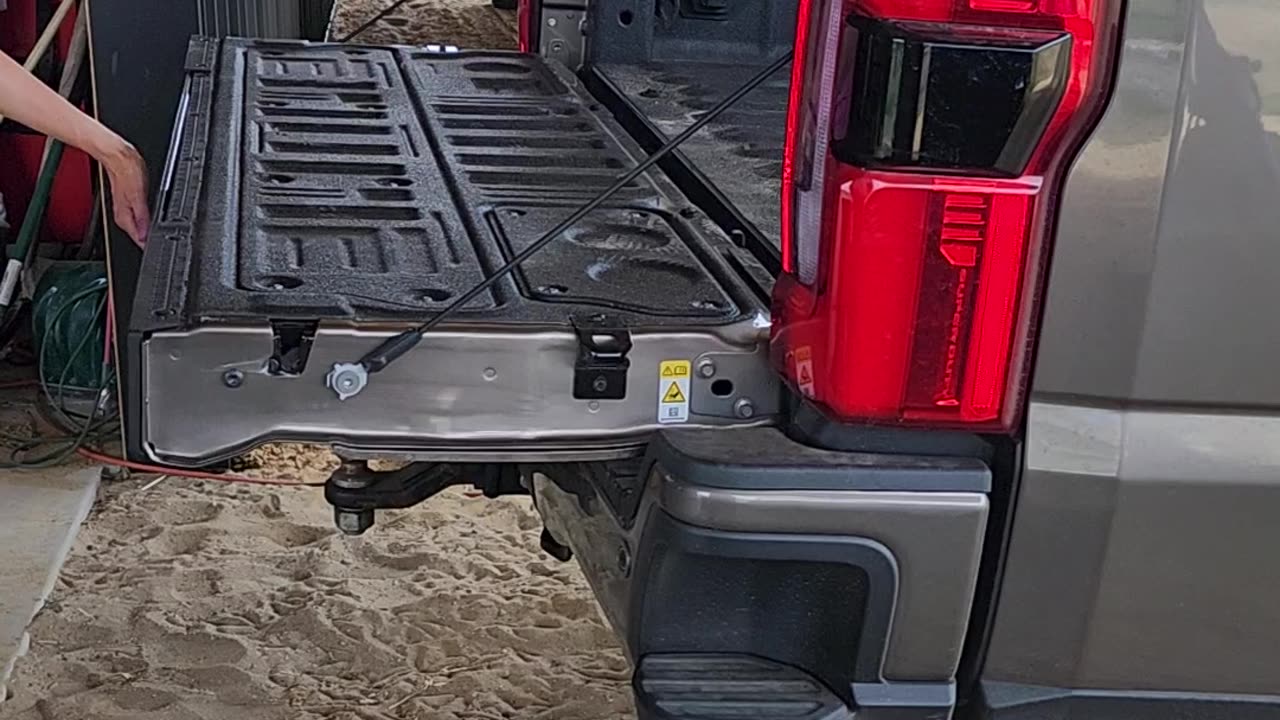 2023 F350 SuperDuty Limited Tailgate