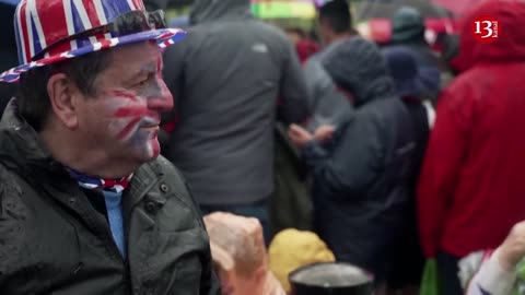 "We do pomp and ceremony the best in the world" - Excited fans catch first glimpse of King