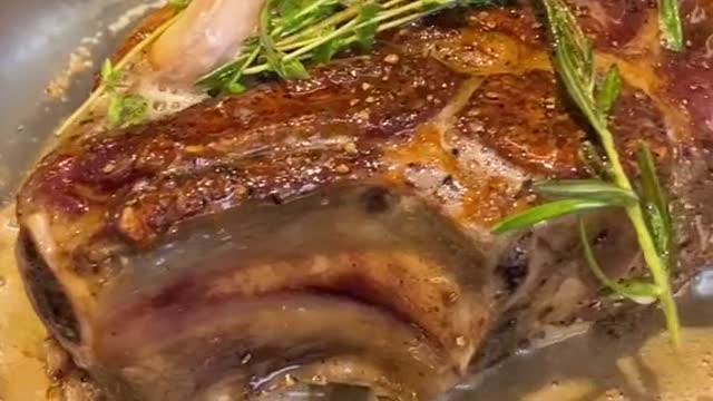 A few snippets from the last cook! Reverse seared Galacian ribeye, red wine reduction 🤤