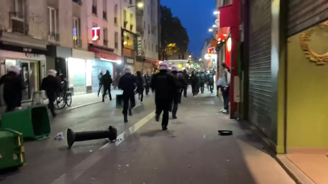 🇫🇷FRANCIA ORA La polizia caricaa i manifestanti che sostengono la Palestina