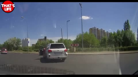 Funny WOMEN FAIL IN TRAFFIC Women Drivers NO Skill Funny Fails #2