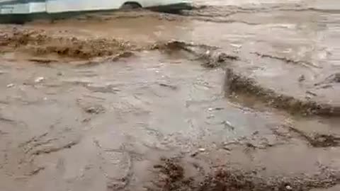 Flood makes Rufford Ford like a piece of cake. Cars Vs Floods