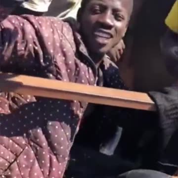 More reinforcements on their way from Tunisia to Lampedusa, Italy.