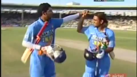 Yuvraj Singh 107 vs Pakistan in PAK 5th ODI 2006 !!