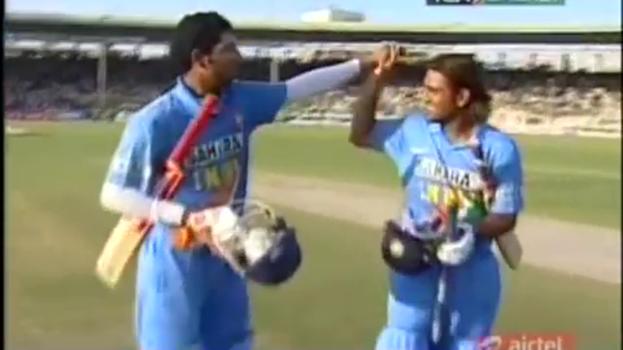 Yuvraj Singh 107 vs Pakistan in PAK 5th ODI 2006 !!