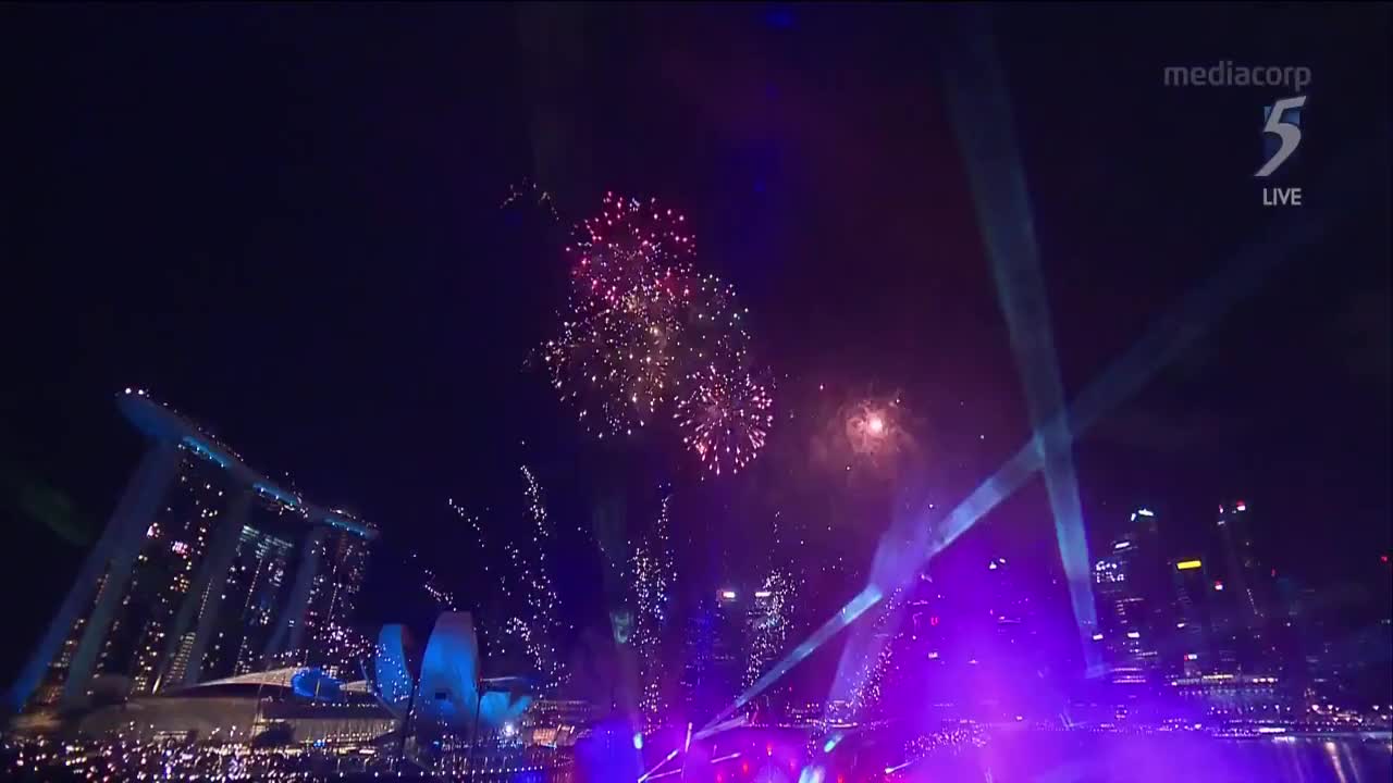 15 Rare Fireworks That Look Incredible