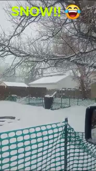 HEAVY LIGHT SNOWFALL IN WI 😂😂🎅