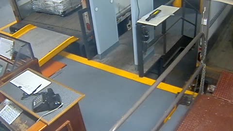 3205LHOBBACStLoadingDock_2021-01-06_06h59min50s347ms.mp4