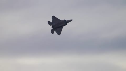 F 22 RAPTOR TAKEOFF AND LANDING