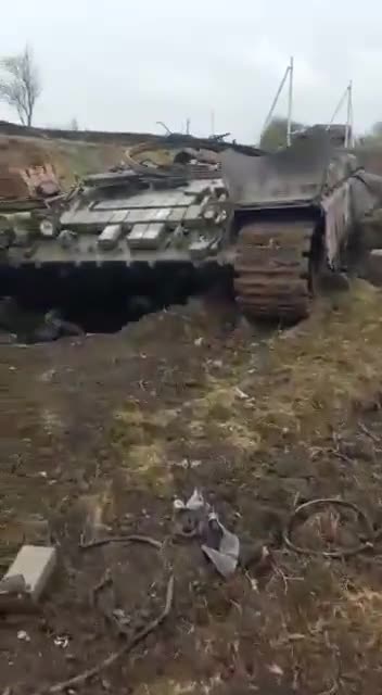 Russians Search Their Destroyed Tanks for Anything of Value