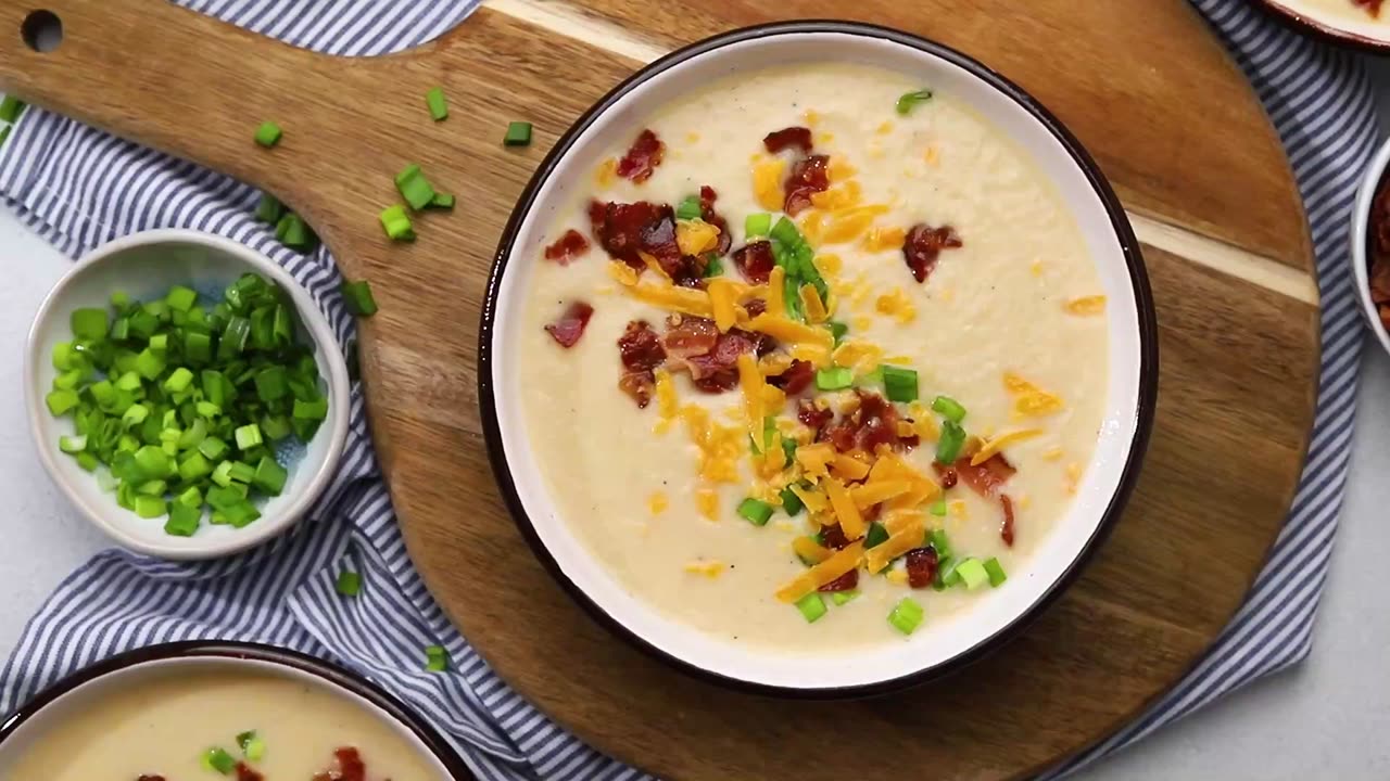 Loaded Keto Cauliflower Soup [Low-Carb Instant Pot Recipe]