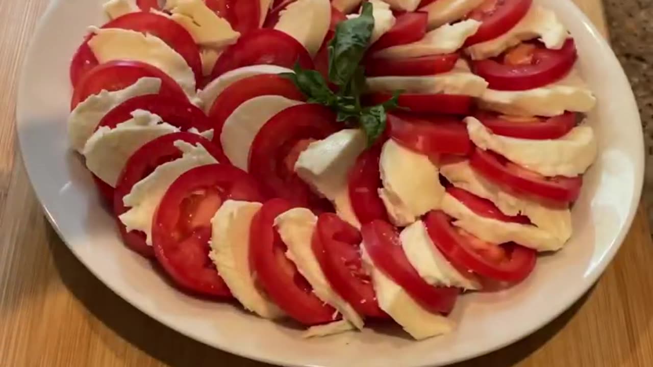 Caprese Salad!! #shorts #fyp #viral #chef #food #recipe #cooking #trending #cheese #italian