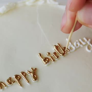 Как легко сделать золотую надпись на торте? 🤔Лайфхаки