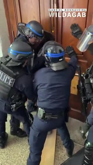 The police barricaded themselves in the INSPE Lyon where the Minister of National ...