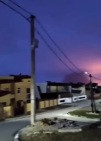 VIDEO MỚI GHI LẠI. 2 TRỰC THĂNG UKRAINE TẤN CÔNG KHO DẦU Ở BELGOROD VÀ RỜI ĐI