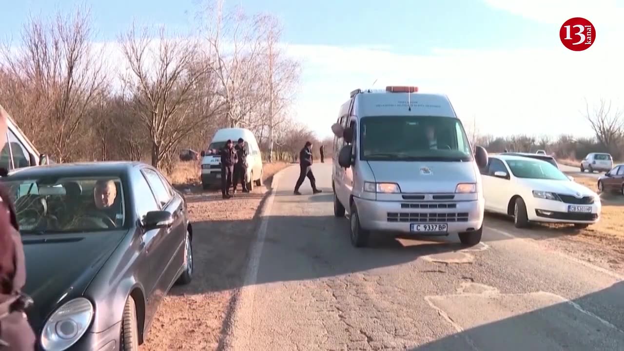 Bulgarian police find 18 migrants dead in abandoned truck