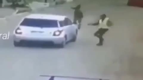 Driver gets robbed then driver fights back.