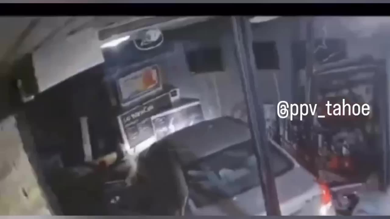 Arlington, Texas: vehicle accidentally crashes into TV store while waiting for his girlfriends 😂😂😂