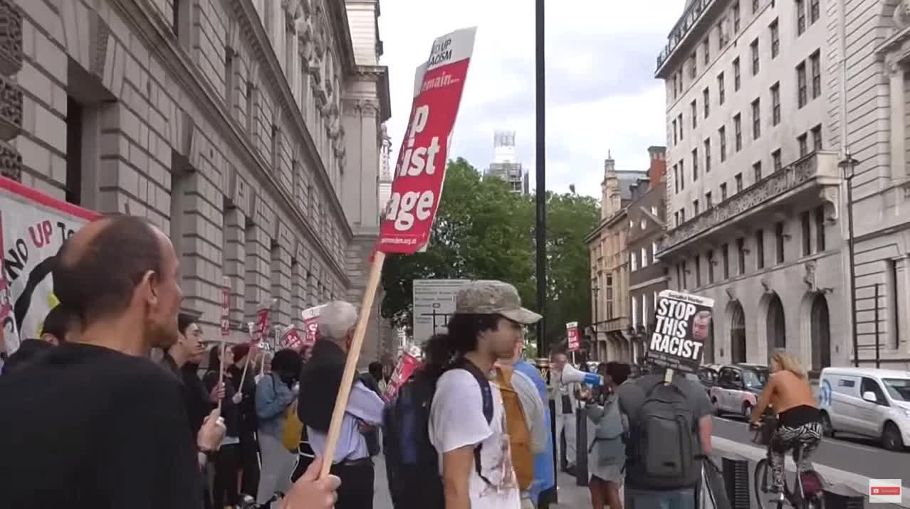 THE LEFT PROTESTING AGAINST NIGEL FARAGE 20/06/2019