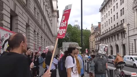 THE LEFT PROTESTING AGAINST NIGEL FARAGE 20/06/2019