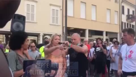Lavoratrice presso un Hub vaccinale ma qualcosa va storto.