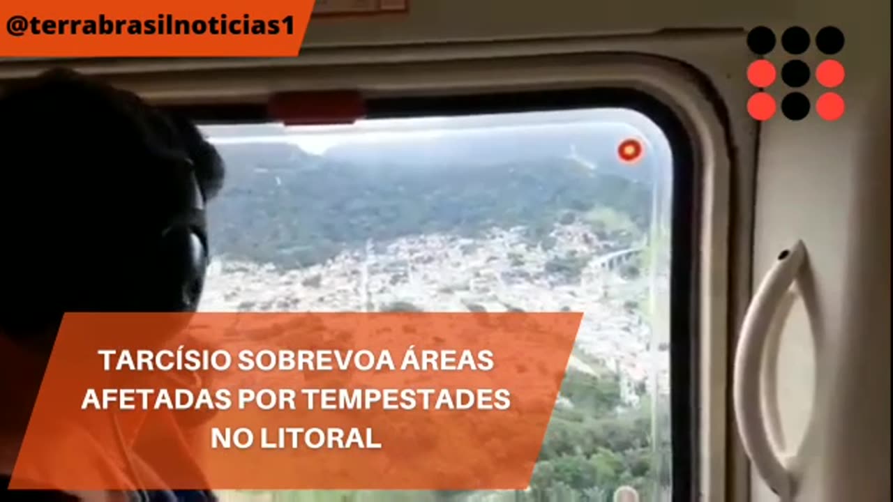 Tarcísio sobrevoa áreas afetadas por tempestades no litoral