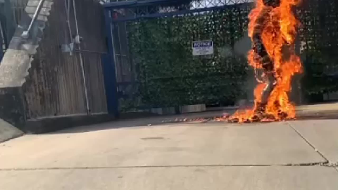 US soldier self-immolating 🔥