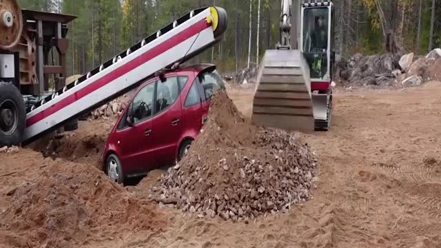 Stone crushed maker