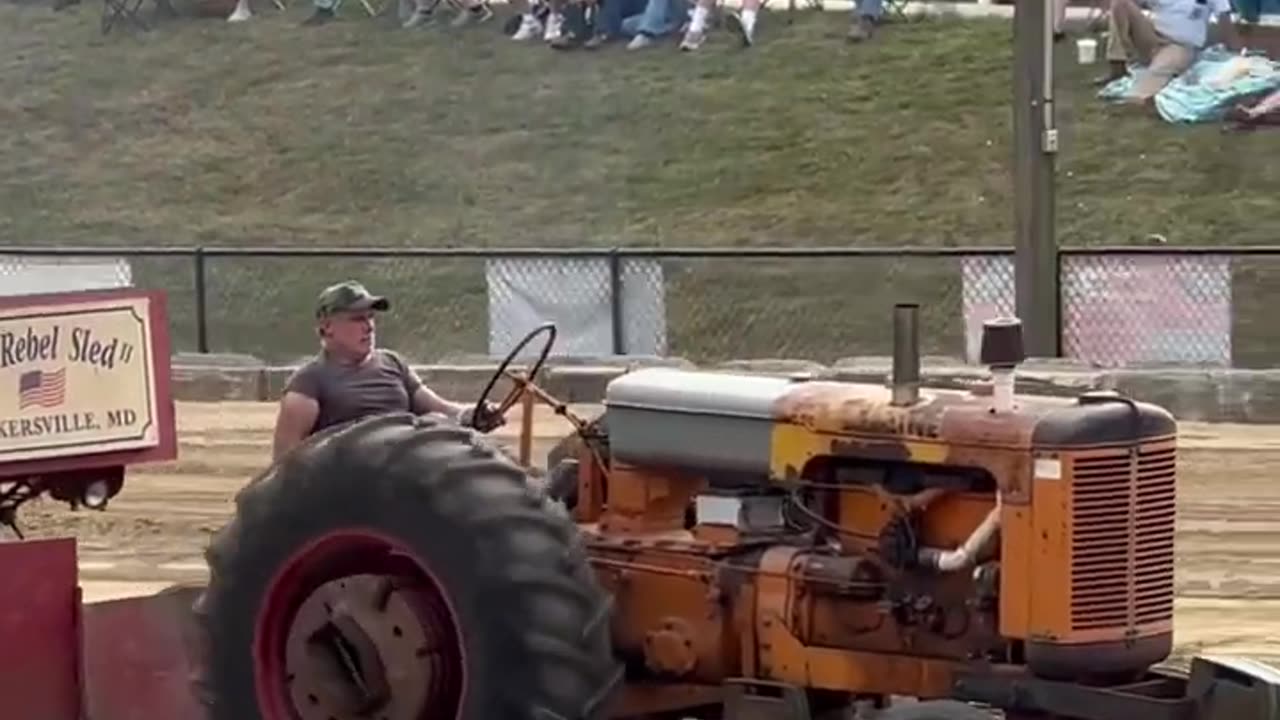 Tractor SUPER OLD