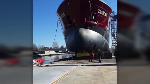 Ship Launch | 10 Awesome Waves, FAILS and CLOSE CALLS-20