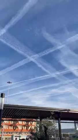 CHEMTRAILS LIKE THESE ARE WHY YOU SEE SO MANY THINGS IN THE SKIES ABOVE