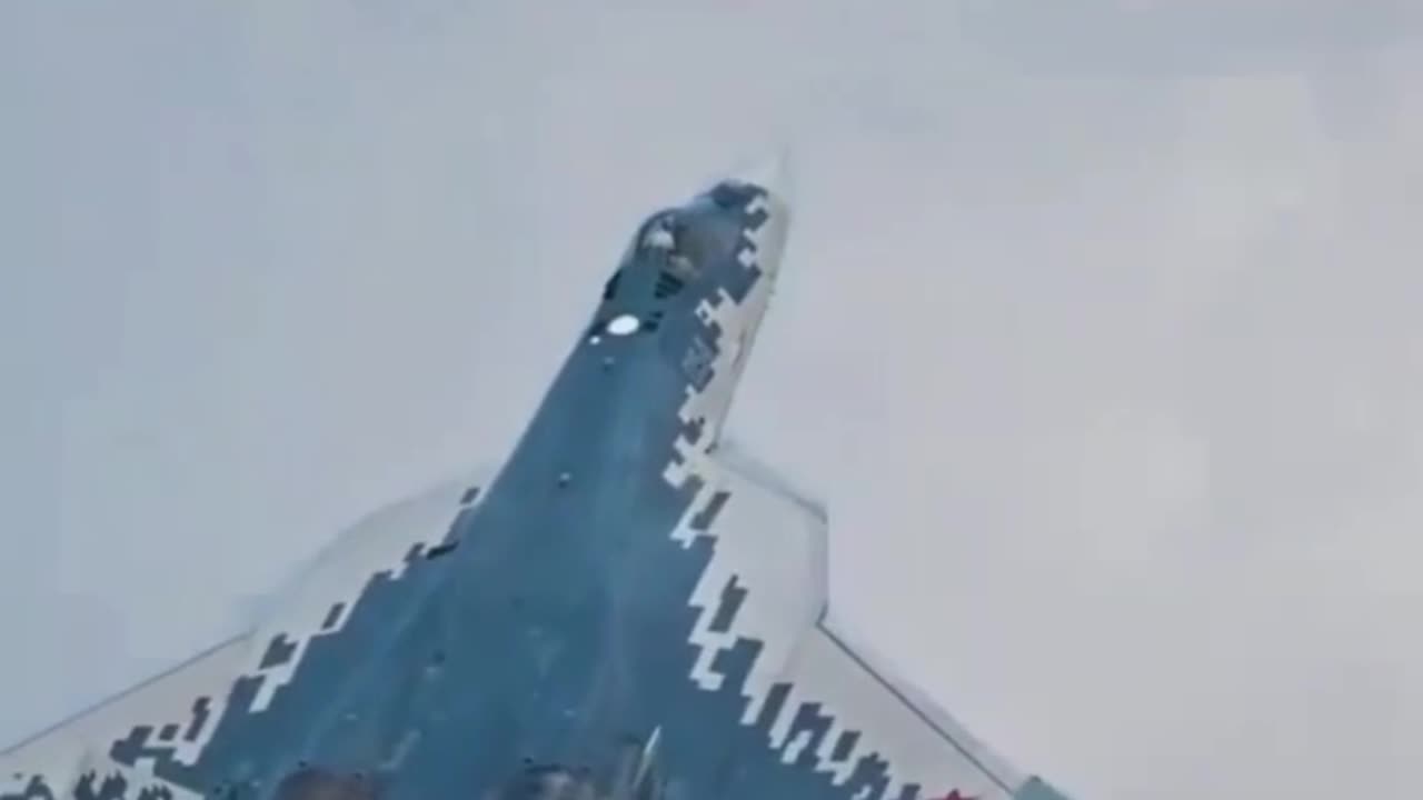 🇨🇳🇷🇺More footage of the Russian Su-57 fighter jet's